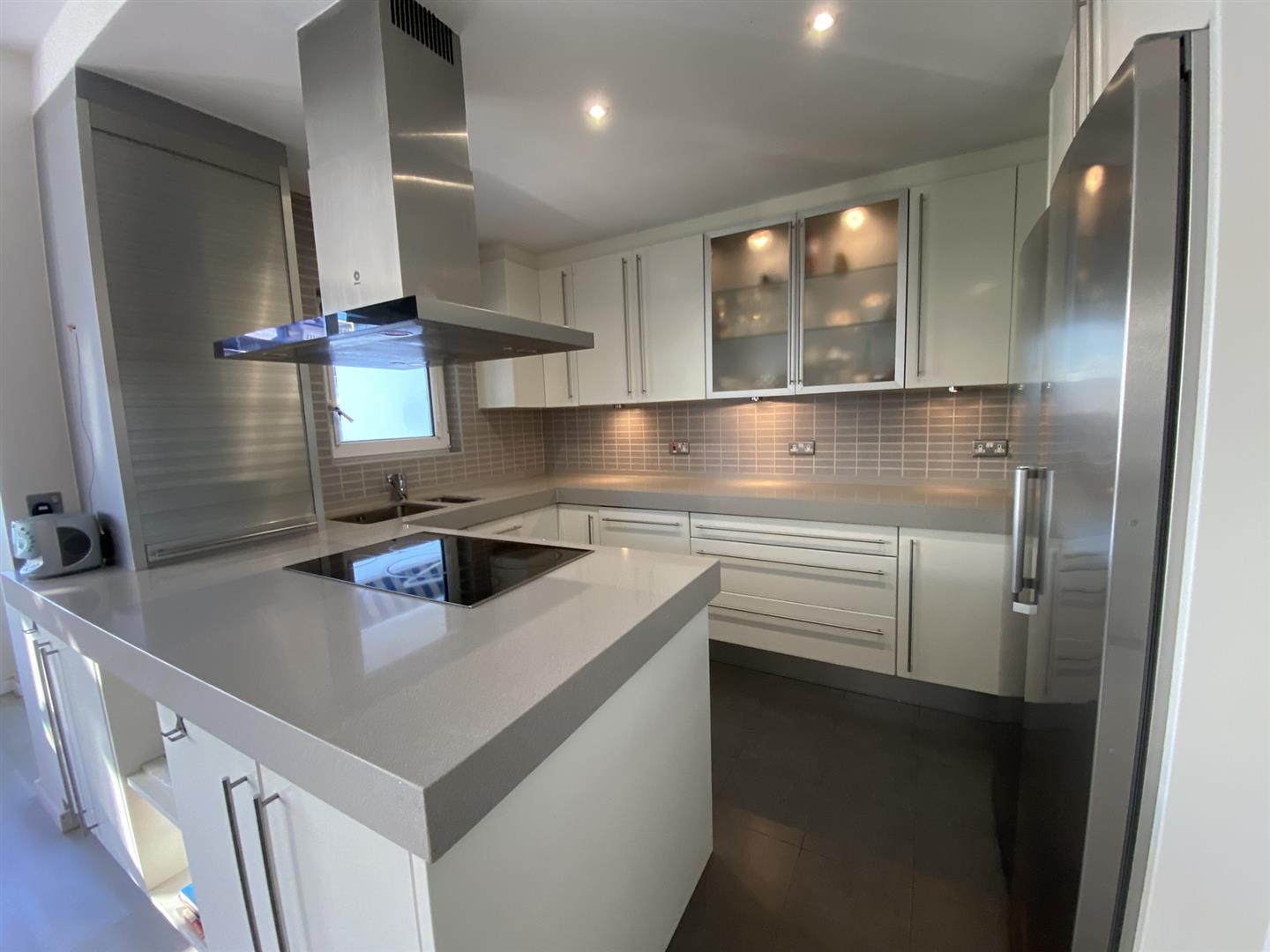 Image of Apartment - 5 Bedrooms - 3 Bathrooms for Sale in Marina Bay-Gibraltar, Image 3